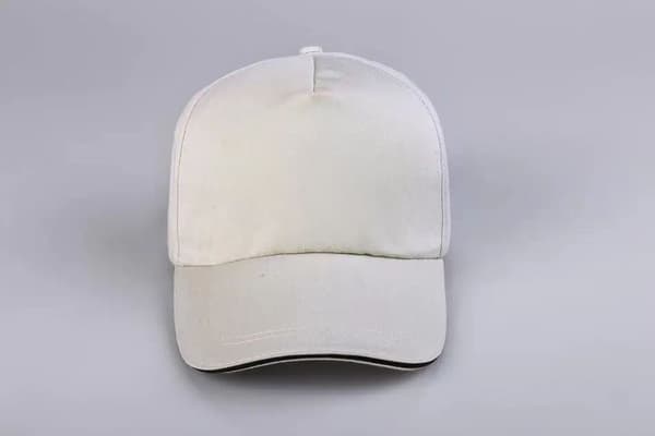 Sett med 5 hvite, ensfargede baseballcapser (unisex)