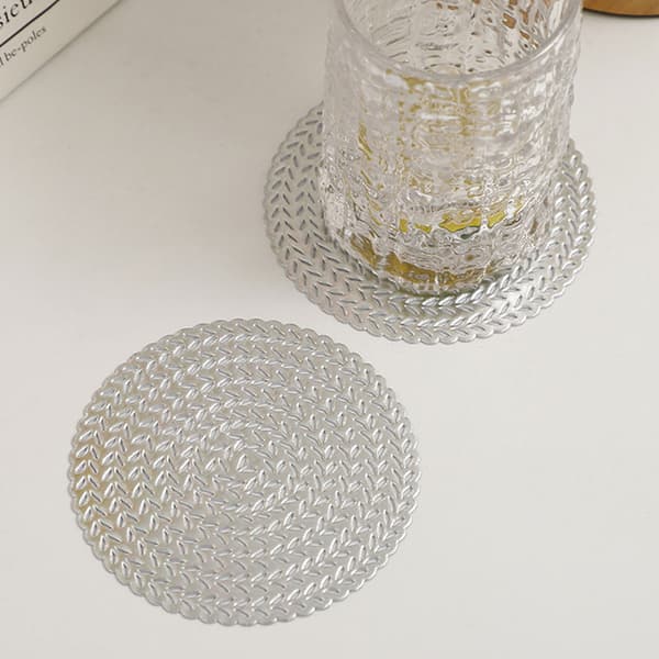8 stk. PVC kaffebrikker runde vanntette coasters blomster jule coasters vanntette isolasjonsmatter servise matter bordbrikker silver