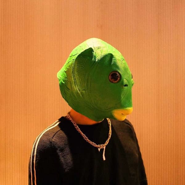 Grønn fiskehode-maske + gullkjede prank-sett