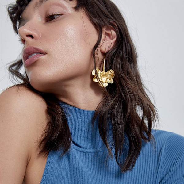 Guld Eleganta Blommor Mode Dangle Örhänge Söta Metall Blommor