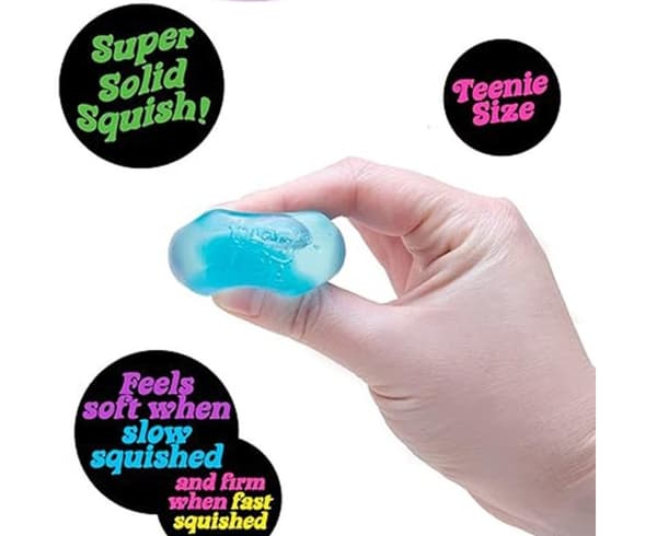 Set med 2 stora maltosklämleksaker i isbitsform från Needoh pink