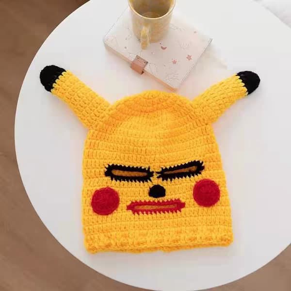 Hauska Pikachu-aiheinen neulottu huppu