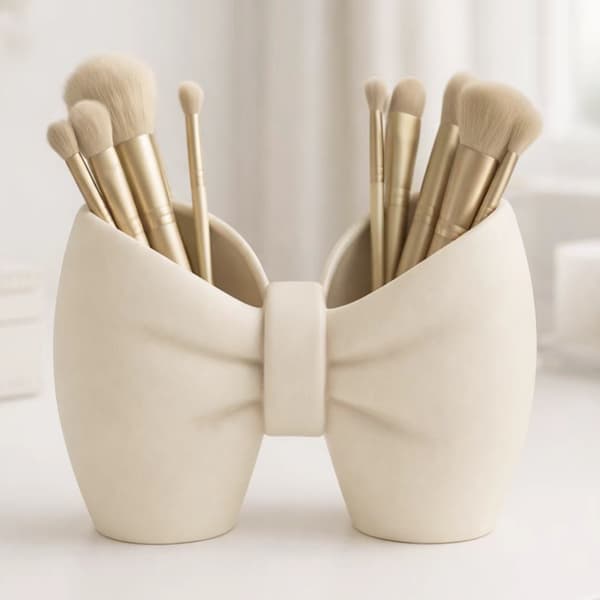 12 × 5.7 × 9 cm Toothbrush Holder/Pen Holder in Bow Shape, Pink + White