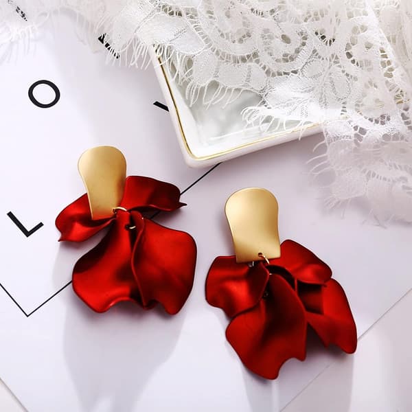 Røde Chic Elegante Boho Røde Rosenblad Dingle Harpiks Øreringe Dråbe Akryl Lagdelt Matte Blomsterøreringe Statement Overdrevne