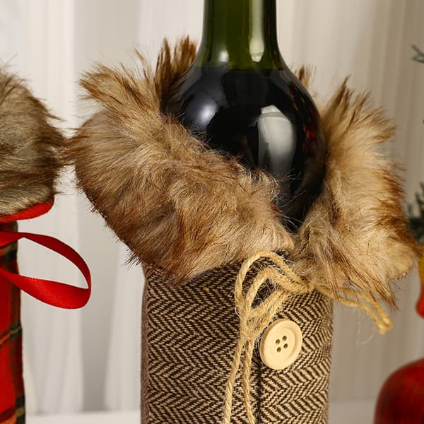 Skaffa 2 flaskor med jultema, dessa flaskor kommer att dekorera julgranen