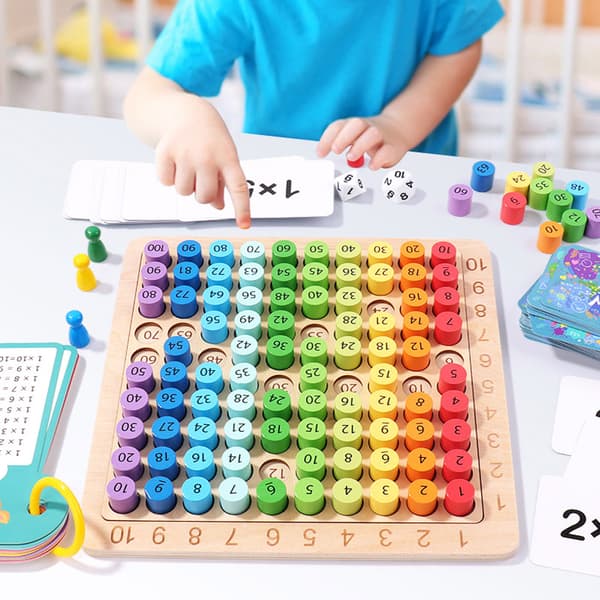 Multiplikationsspil i træ, multiplikationskort, terninger