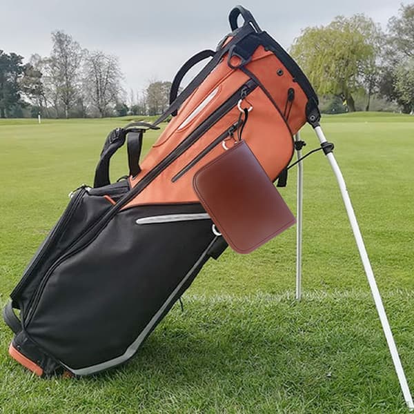 Brun golfbag (tillbehör ingår ej) – En bekväm, mångsidig och rymlig läderväska