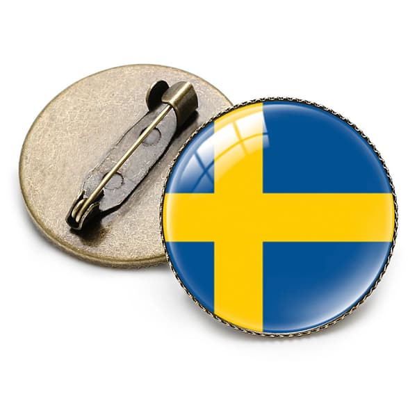 Metallbrosje med svensk flagg