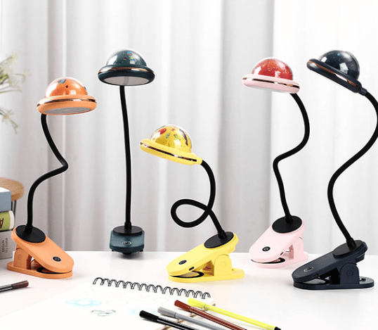 LED-klemmelampe med USB-lading, skrivebordslampe, leselampe til soverom