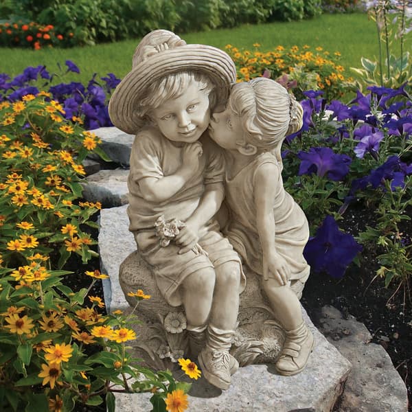 Lavere barn jente og gutt hageinnredningsstatue, 8,5*13*9cm, poly