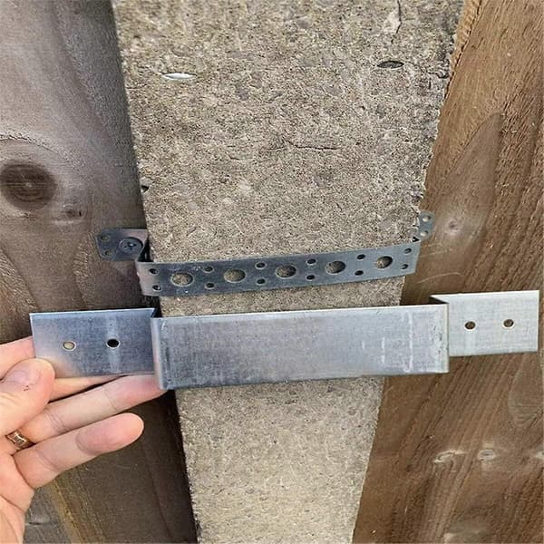 Gjerdepanelklips Gjerde stolpe sikkerhetsbrakett Galvanisert gjerdeklips Gjerdeplankefeste for 100mm/4Tommers stolpegjerde