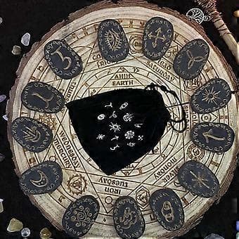 Runesett i tre, hekseruner, spådom for( )