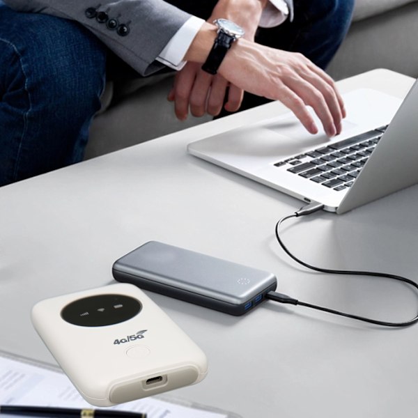 Olåst Mobil Hotspot 4G Portabelt USB-Modem Med SIM-Kortplats Uppladdningsbart Batteri Router Höghastighetsinternet Anslut Upp Till 10 Enheter