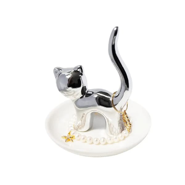 Keramisk ringholder. Bakke til ringe og smykker. Keramik. I form af en
