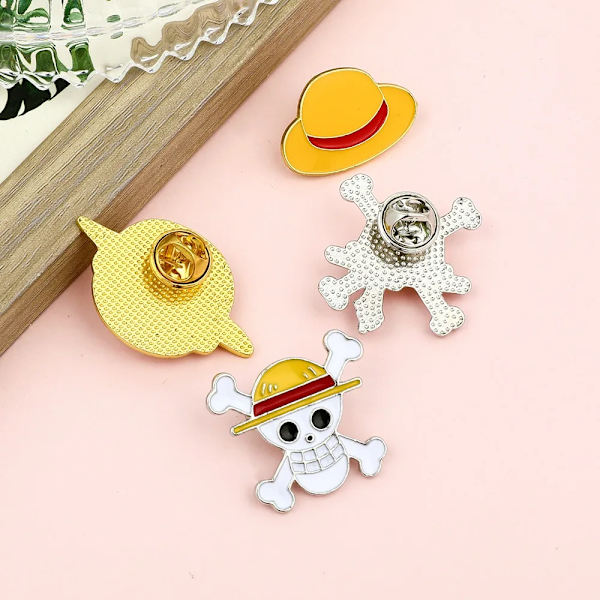 En bit tecknad brosch anime actionfigur Luffy Zoro Sanji stift emalj smycken ryggsäck kläder broche barn födelsedagspresent imitation rodiumpläterad