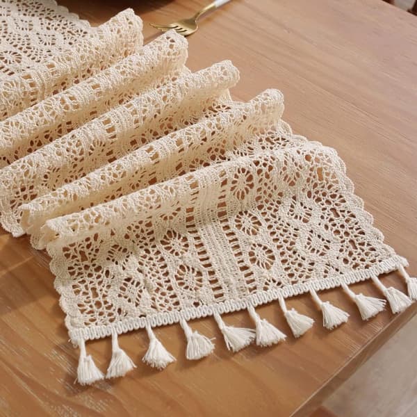 Heklet blondebordløper, bomull og lin med dusker, boho rustikk dekor til bryllup og brudeselskap, 120 x 24 cm