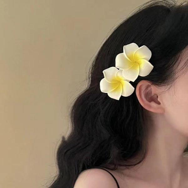 4 stk. Hawaii-inspirerte Plumeria hårklipp for strandfest (hvite) 4pcs White
