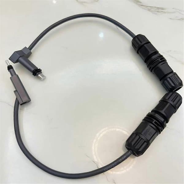 För V2 RJ45 -sovitinkaapeli uros–naaras, C_max