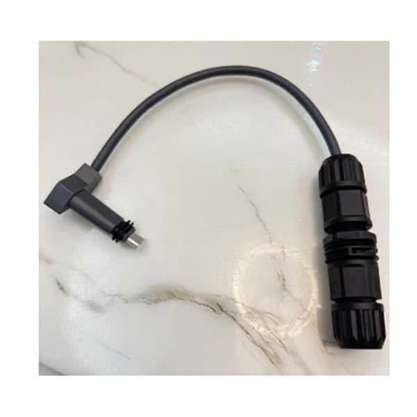För V2 RJ45 -sovitinkaapeli uros–naaras, C_max