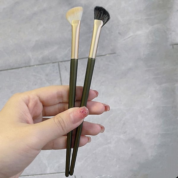 Halvfläktformad Nose Shadow Brush, vinklad kontursminkborste, professionell Highlighter Blush Make Up Tools, 2st