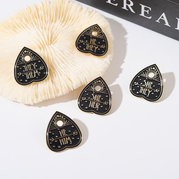 Pronomen Emalj Pins HON HENNE HAN HON DEM Broscher Lapel Badges A1