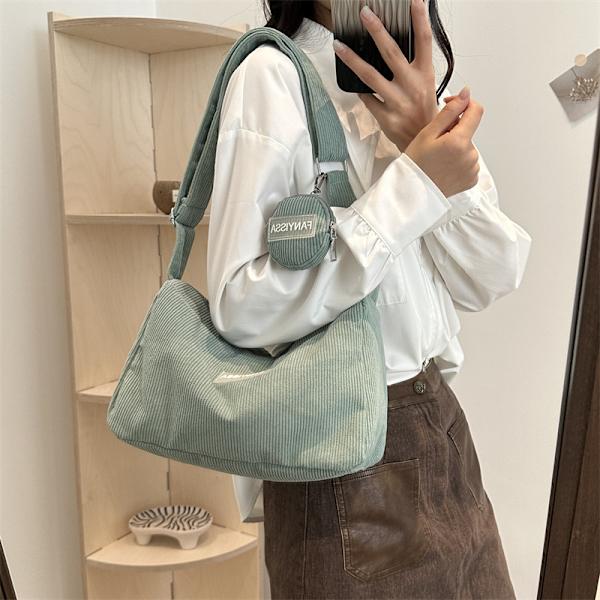 2024 Ny Crossbody-väska Studentväska för klass Kvinnlig Ins-stil Japansk Stor kapacitet Enfärgad Canvasväska Axelväska Brun
