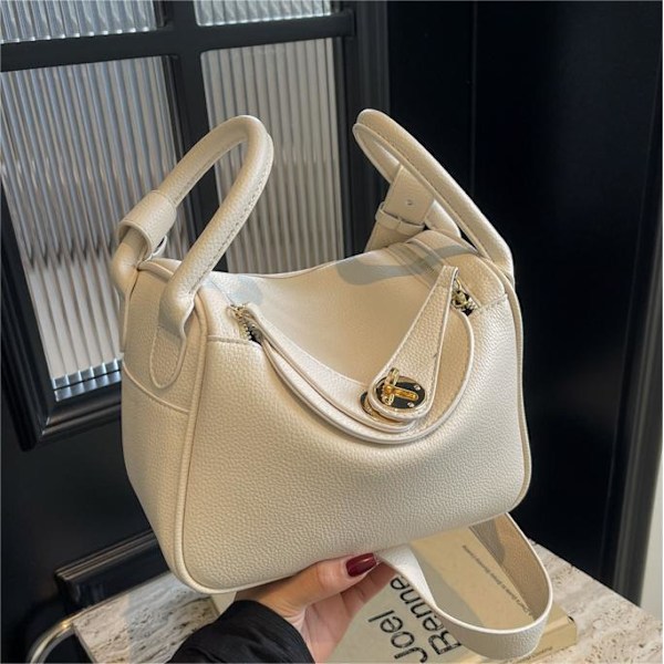 Hög Sense Niche Hand-Carrying Bag Kvinna 2024 Ny Enkel All-Match Liten Fyrkantig Väska Koreansk Mode Axelväska Svart