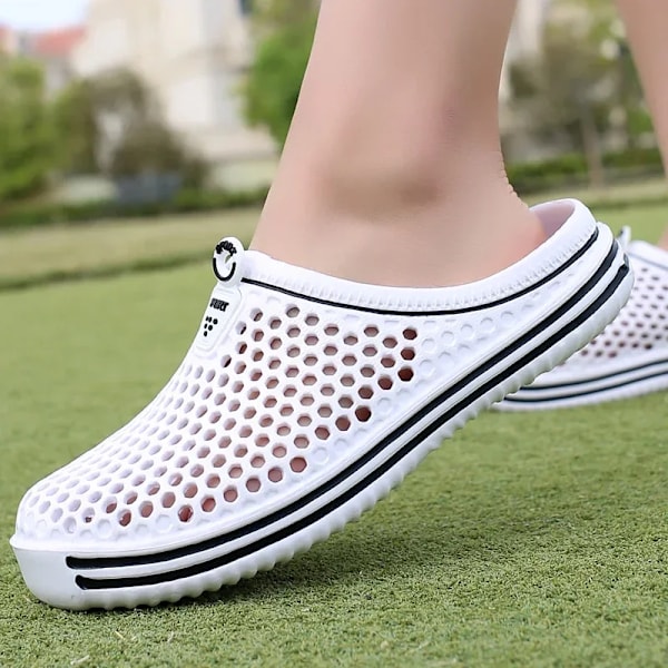 Sommer Mænd Sandaler Lette Eva Mænds Casual Sko Hul Sko Clogs Elskere Hjem Have Udendørs Mand Strand Flade Toffler Sort 36