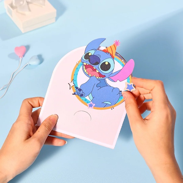 Stitch gratulerer med bursdagen gratulasjonskort kreativt dobbeltdører pop up 3D-kort Boojiboo & Angel bursdagskort bursdagspresenter HWC-087