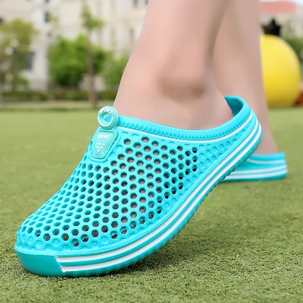 2024 Kvinnors skor strandtofflor unisex ihålig casual par strand sandal flip flops skor icke-slide män tofflor perfekt. himmelsblå 45