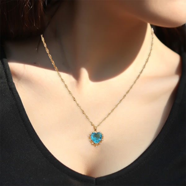 Europeiska och amerikanska smycken Fulla diamanter Zirkon Kärlekshalsband Kvinnliga romerska Estetisk nyckelbenskedja Nischhalsband Vit