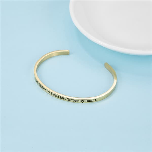 Trendy 4mm armbånd i rustfrit stål med fin tekst