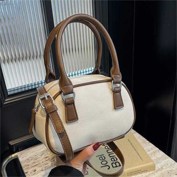 Koreansk Super Hot Hand Carrying Shell Bag Dam 2024 Vår Och Sommar Ny Enkel Kontrast Färg Avancerad Textur All-Match Axelväska Vit Med Khaki