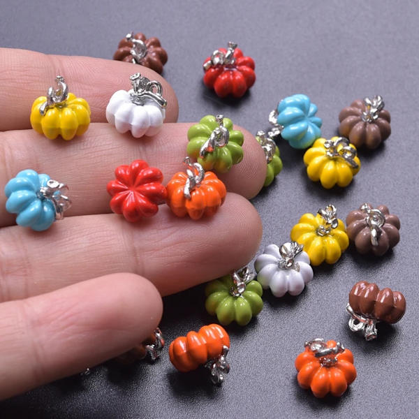 8 st/förpackning Mix Färg 3D Halloween Pumpa Charms Emalj Mat Grönsaker Hängande För Diy Halsband Smycken Tillbehör I Bulk Pack 25481