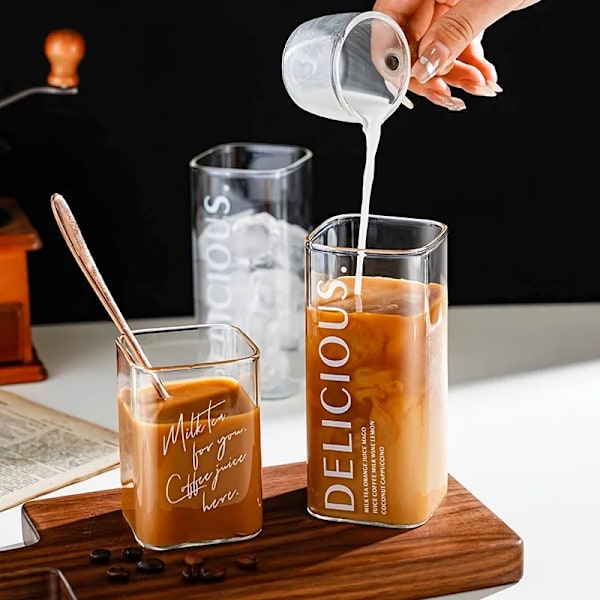 Teksturert varmebestandig tumbler Transparent kaffekopp Glass Melkekopp Husholdningsfirkant Drikke Juicekopp Kjøkkenutstyr DELICIOUS 250ML 250-400ml