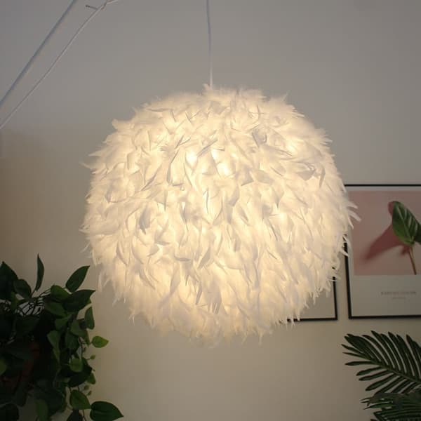 Fjer Loftlampe - Skaber Romantisk Stemning - Moderne i Hvid
