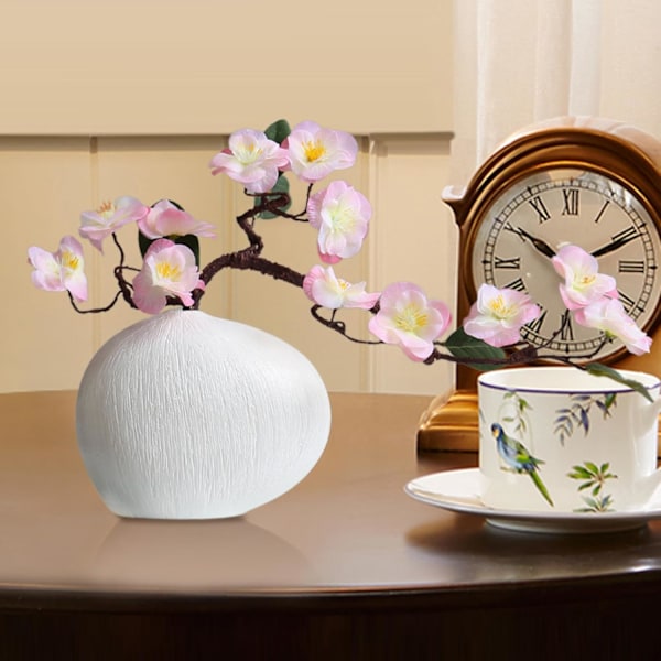 Keraaminen kukkaruukku - geometrinen muotoilu, valkoinen koristeellinen ruukku takalle, kirjahyllyyn Vit vas + rosa körsbärsblommor