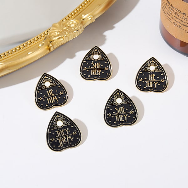Pronomen Emalj Pins HON HENNE HAN HON DEM Broscher Lapel Badges A1