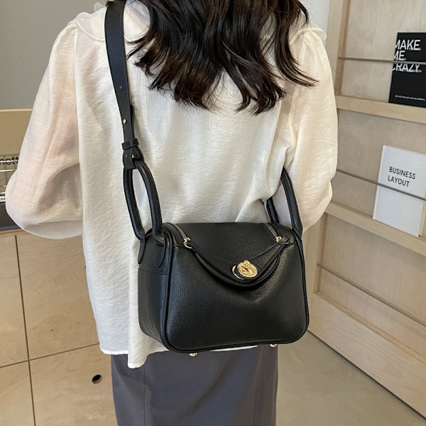 Hög Sense Niche Hand-Carrying Bag Kvinna 2024 Ny Enkel All-Match Liten Fyrkantig Väska Koreansk Mode Axelväska Svart