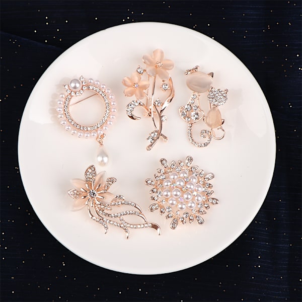Kvinnor Blomma Broscher Lady Rhinestone Pearl Brosch Pin Girl Tre 7