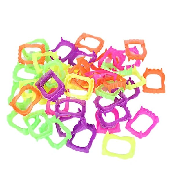 50 st blandade leksaks-vampyrtänder i plast, 5*4,5 cm