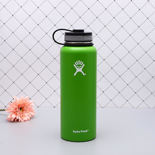 Rostfritt stål vattenflaska med sugrör och breda munstycken (32oz) - Håller vätskor varma eller kalla med vakuumisolerad svettsäker sportdesign (gräsgrön