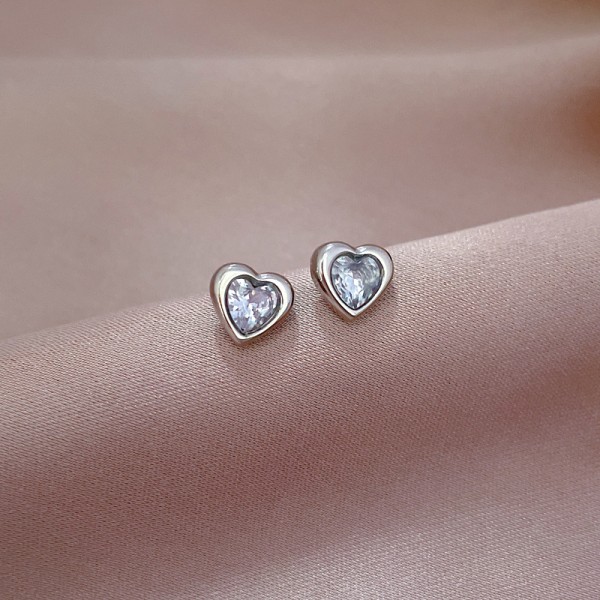 Heart Minimalist Örhängen Crystal Heart Stud Örhängen - Silver Tone Pläterad med Crystal