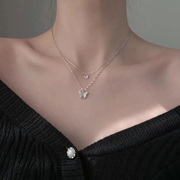 Flerskiktat halsband för kvinnor, diamantberlockhalsband för mors dag, trendig smyckesgåva (fjäril)