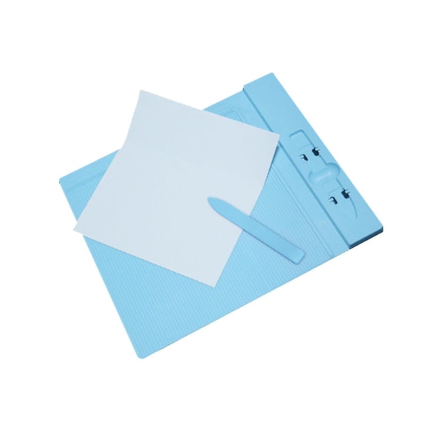 Papirkutter og brettebrett i håndverkpapir: Papirkutter, brettebrett, bretteverktøy med papirbretting, for å lage scrapbooking, kort, kuponger og bilder