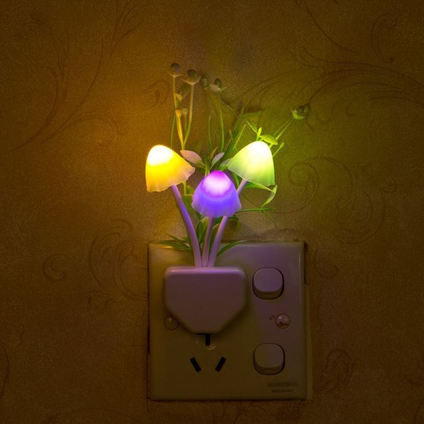Romantisk LED nattlampa Svampsensor Plug-in vägglampa