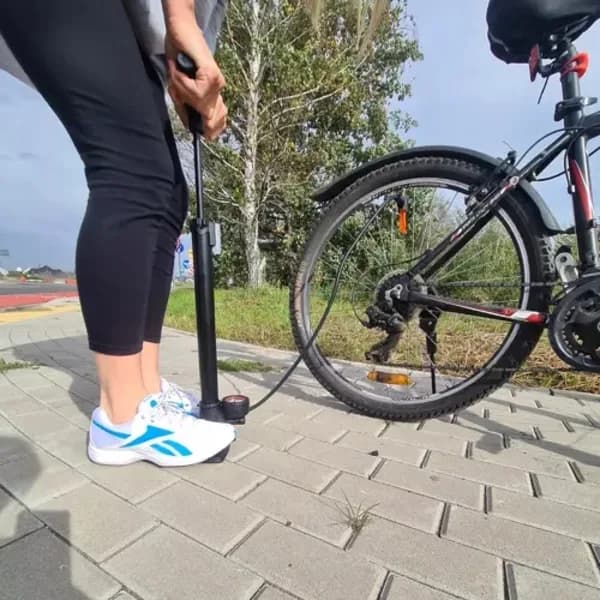 Cykelpump med manometer (230 psi) - Pump för cykel [CO]