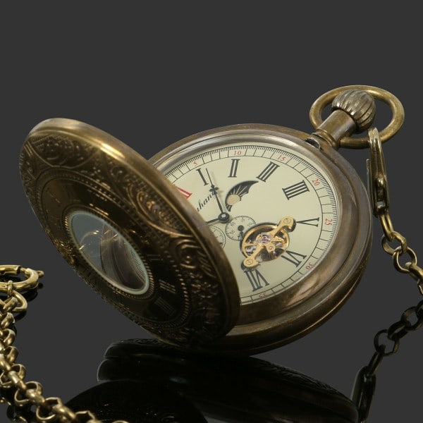 Vintage Pocket Watch with Roman Numerals Scale Quartz Pocket Watch with Chain Christmas Graduation Birthday Gifts Father's Day