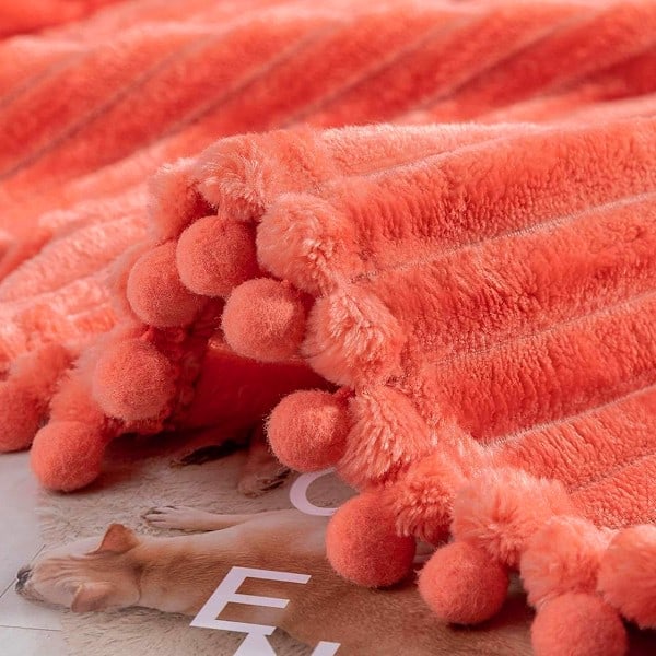 Fleecefilt Filtstorlek – 130x160 cm, Mjuk, Plyschig, Fluffig, Luddig, Varm, Mysig – Perfekt Filt för Soffa, Säng, Sittgrupp - med Pompom-Frans cora...