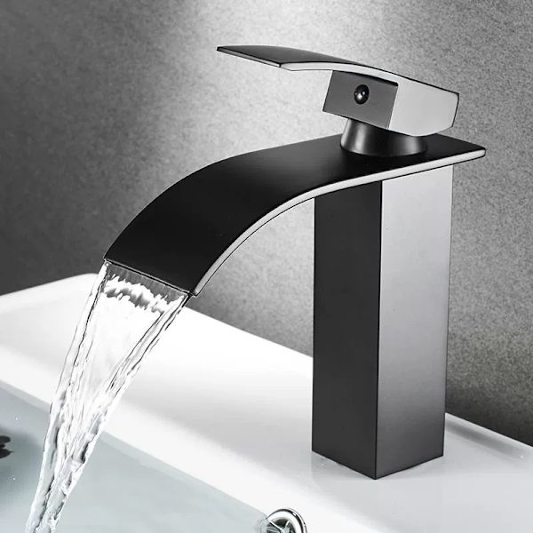 Cascade Vaskeservantkran, Svart Cascade Blandingsbatteri, Enhull Dekkmontert Baderomskran, Keramisk Patron, Elega Design Vaskeservantkraner